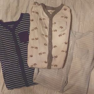 100% Organic Cotton gender neutral pajamas (sleepers). Brand: Moon and Back